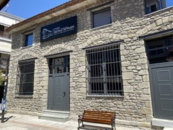 Αμφιθεατρική εξέδρα για παραστάσεις αποκτά η αίθουσα Παπαστεριάδη